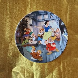 The dance of Snow White and the seven dwarfs Disney Collectible - with Certif.